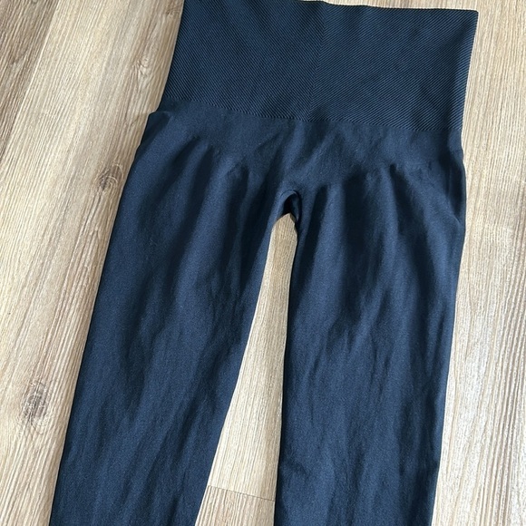 ASSETS by SPANX Seamless Leggings Black Size Large Shapewear Pants - Picture 5 of 12